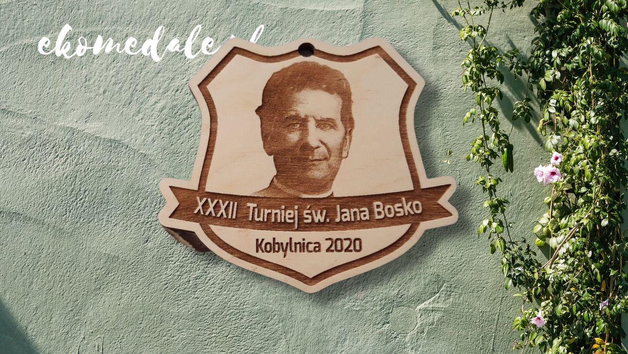 Projekt drewnianych medali 136