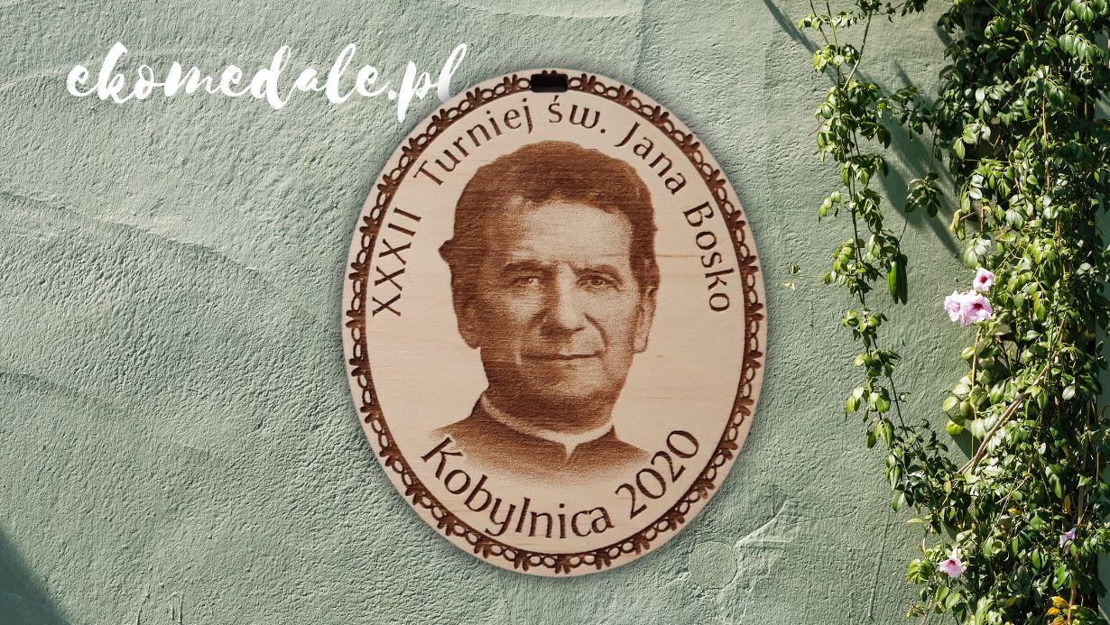 Projekt drewnianych medali 137