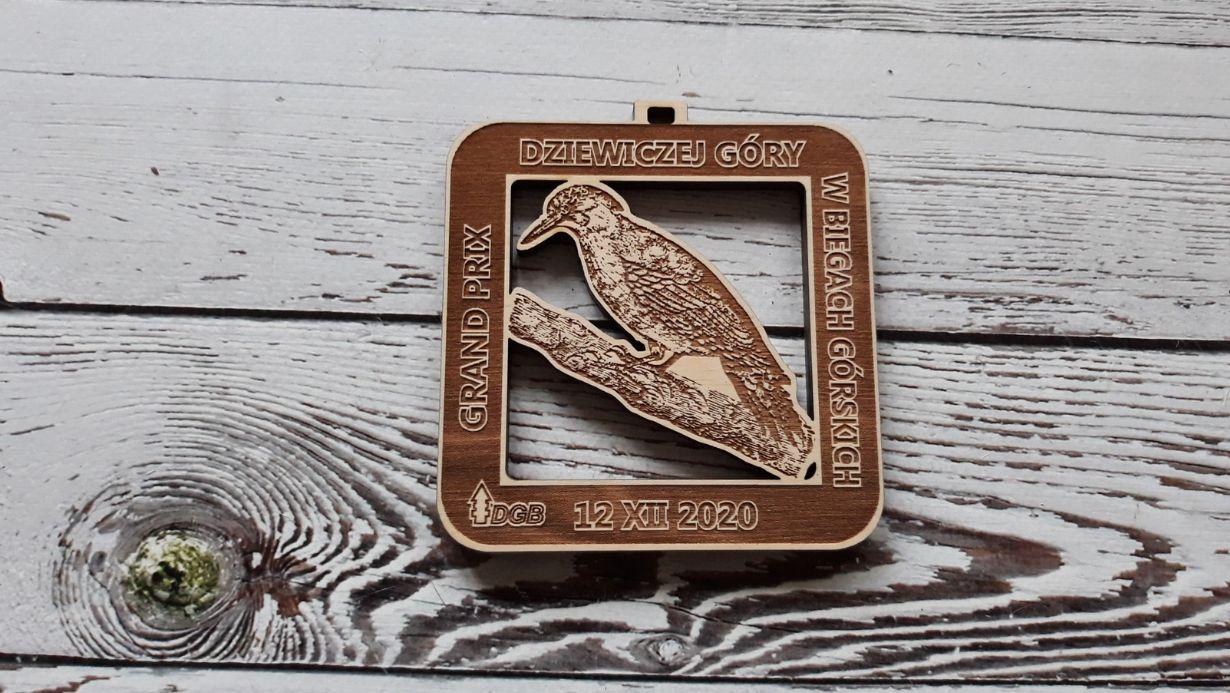 Projekt drewnianych medali 204