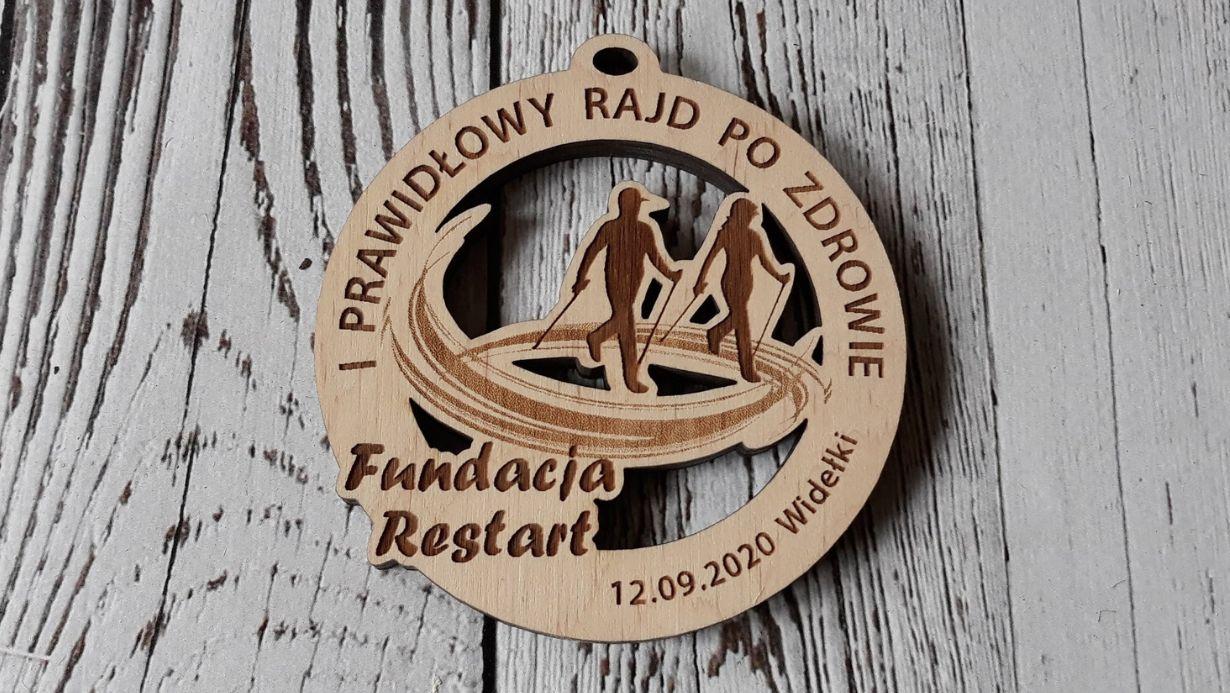 Projekt drewnianych medali 208