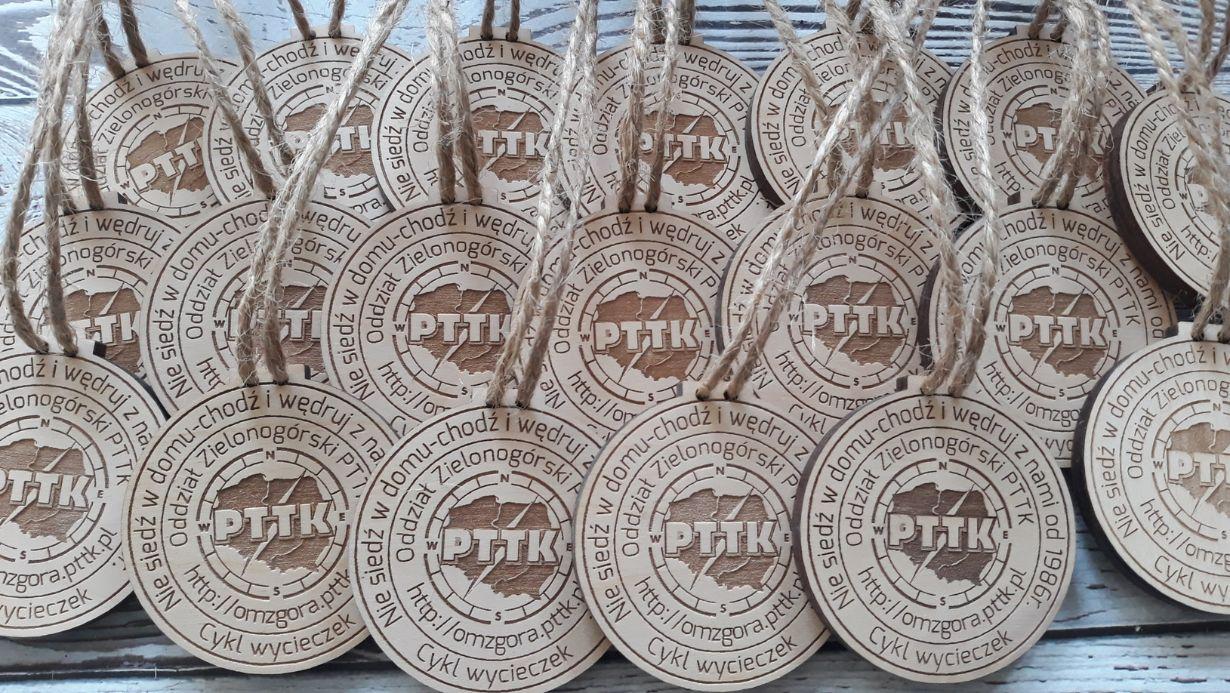 Projekt drewnianych medali 215