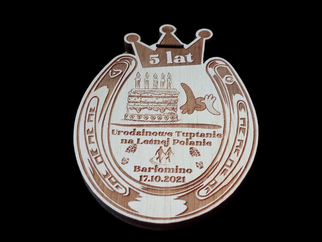 Projekt drewnianych medali 324