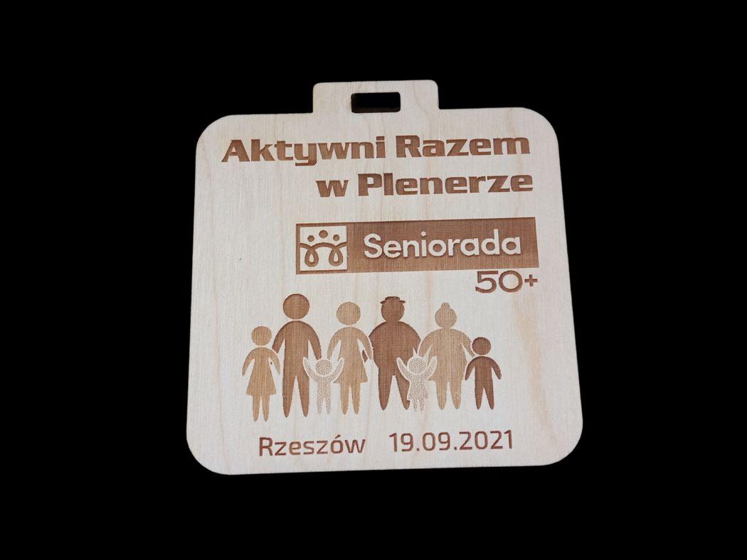 Projekt drewnianych medali 336