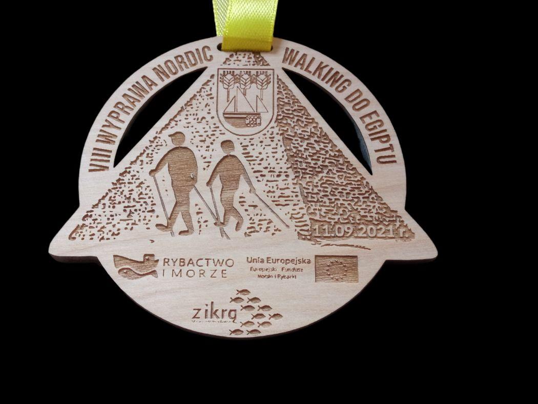 Projekt drewnianych medali 350