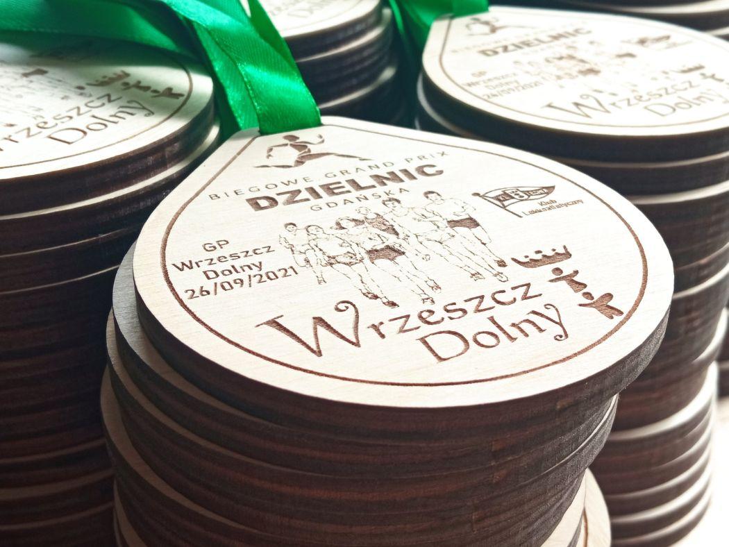 Projekt drewnianych medali 352