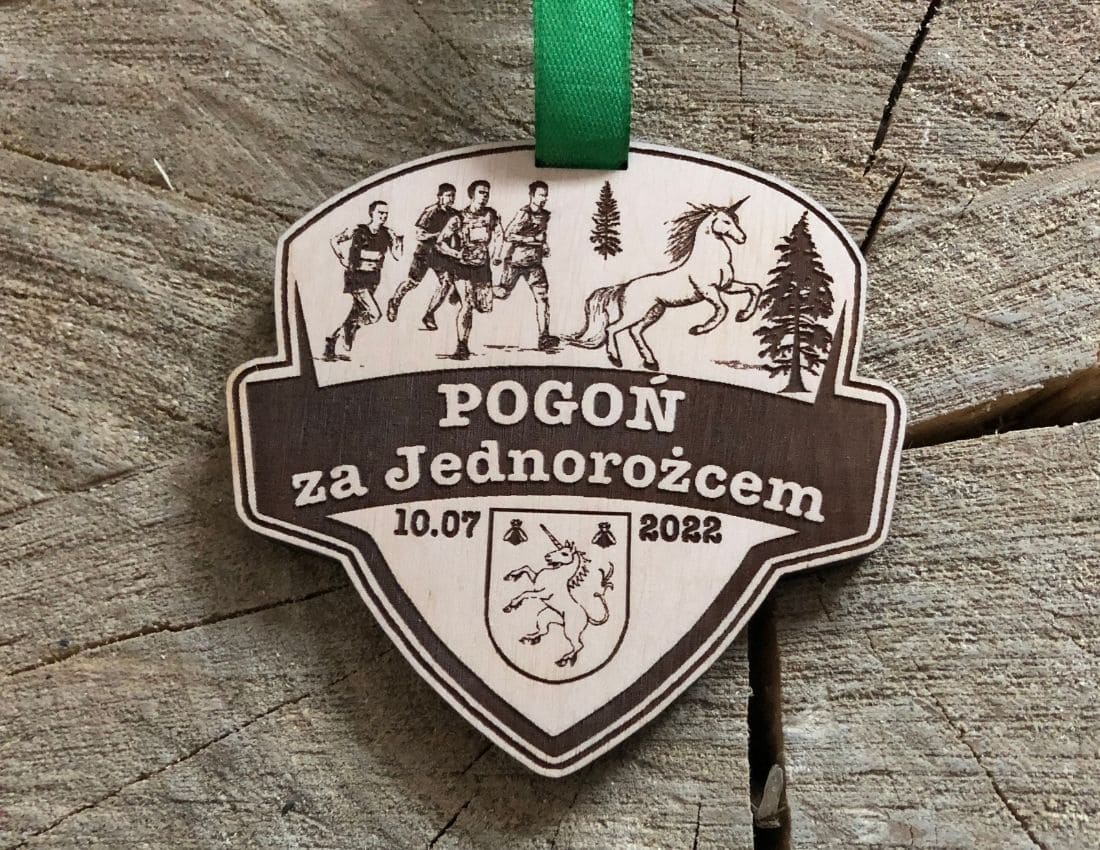 Projekt drewnianych medali 650