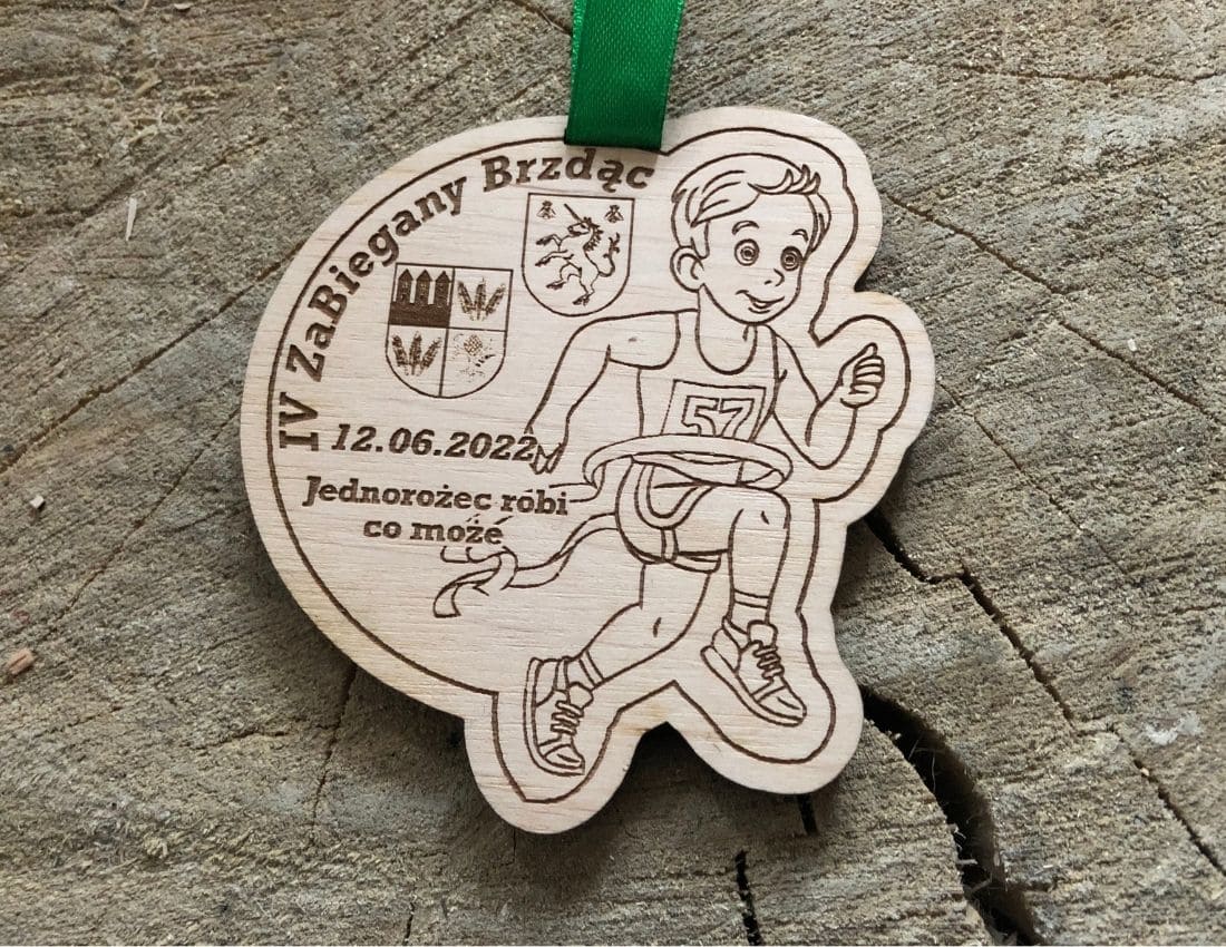 Projekt drewnianych medali 657