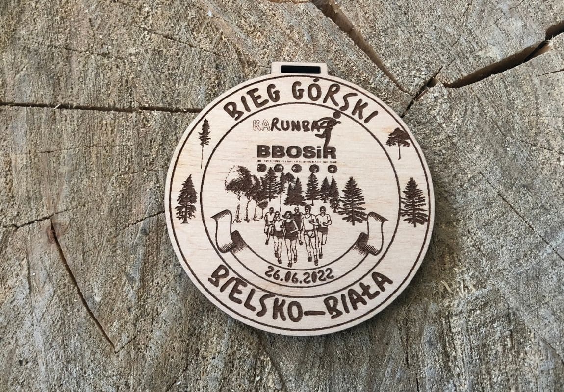 Projekt drewnianych medali 737