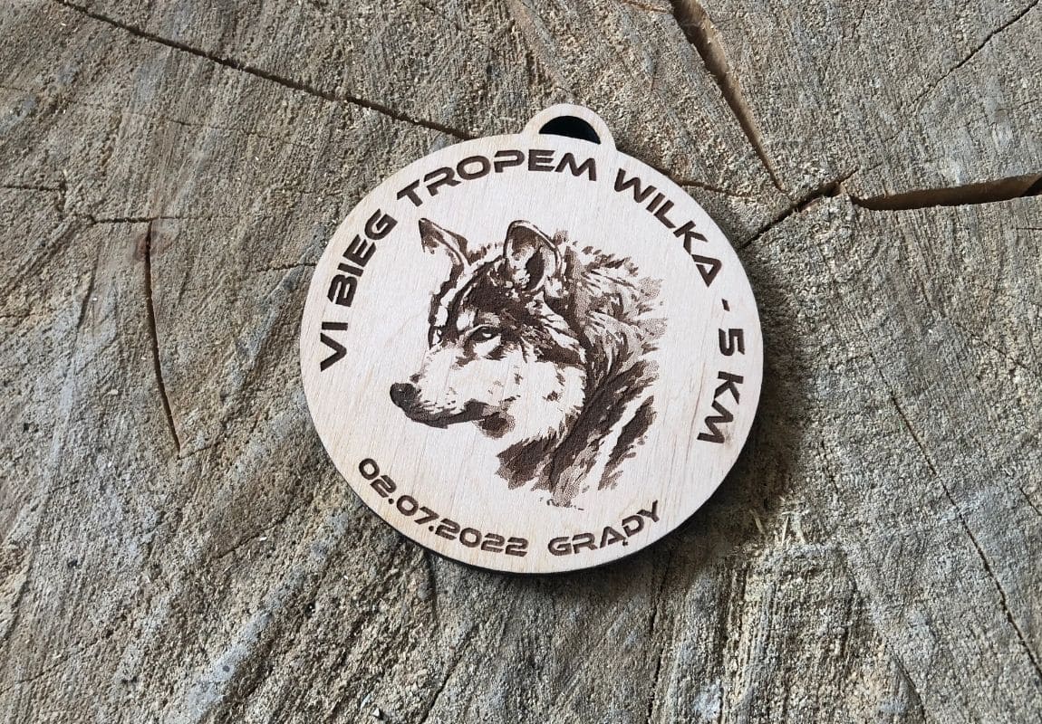 Projekt drewnianych medali 750