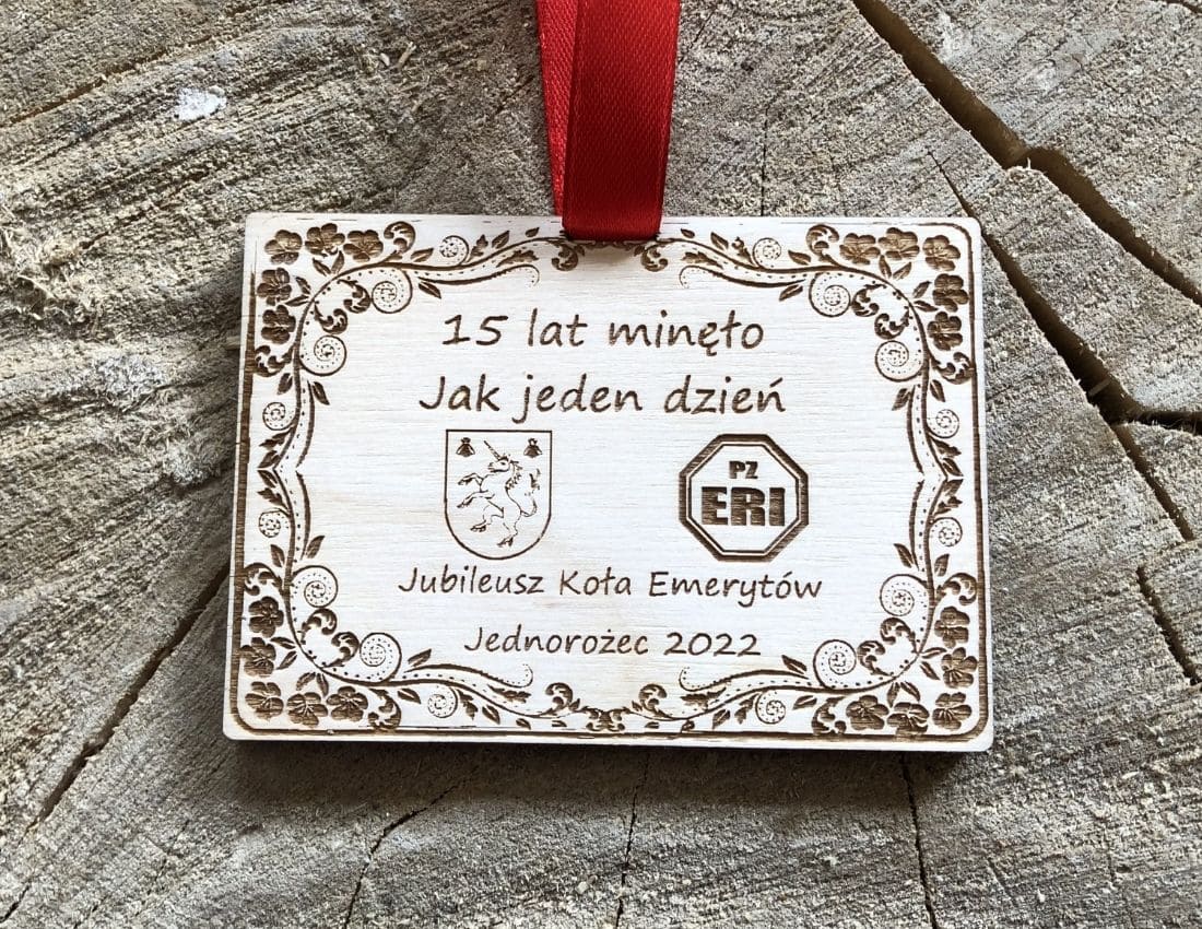 Projekt drewnianych medali 700