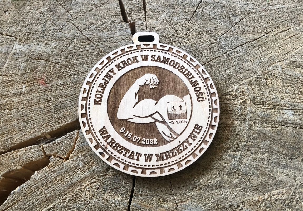 Projekt drewnianych medali 762