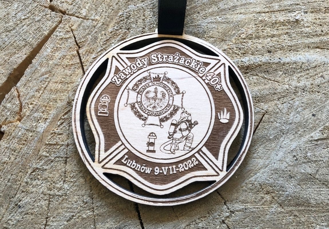 Projekt drewnianych medali 777