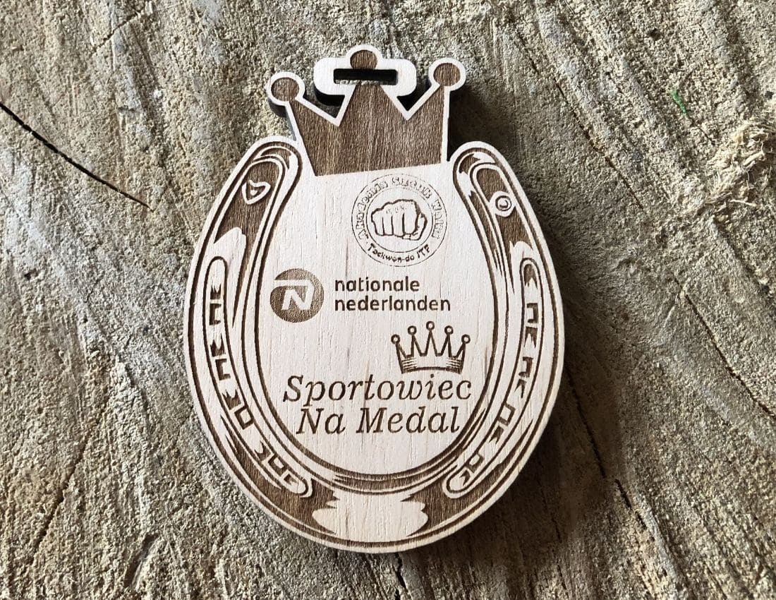 Projekt drewnianych medali 864