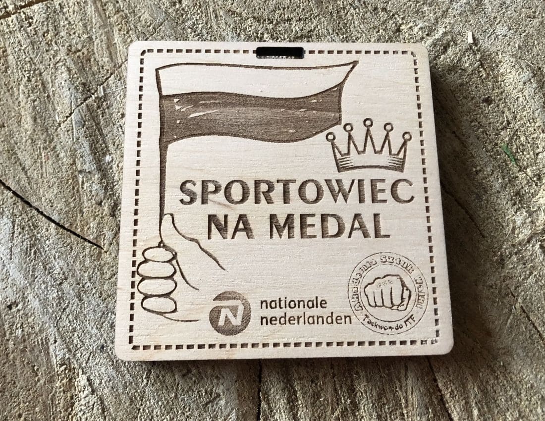 Projekt drewnianych medali 877