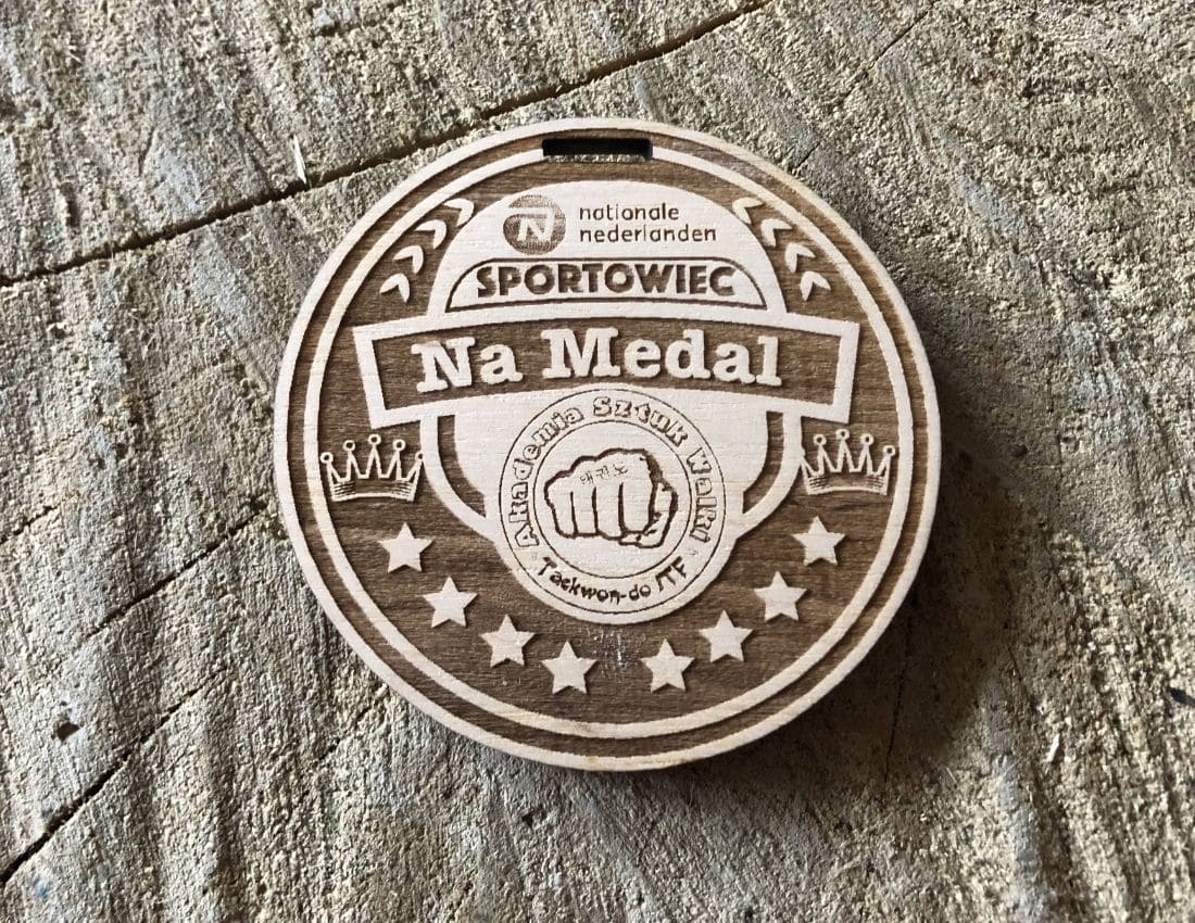 Projekt drewnianych medali 905