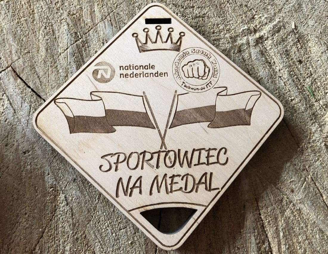 Projekt drewnianych medali 916