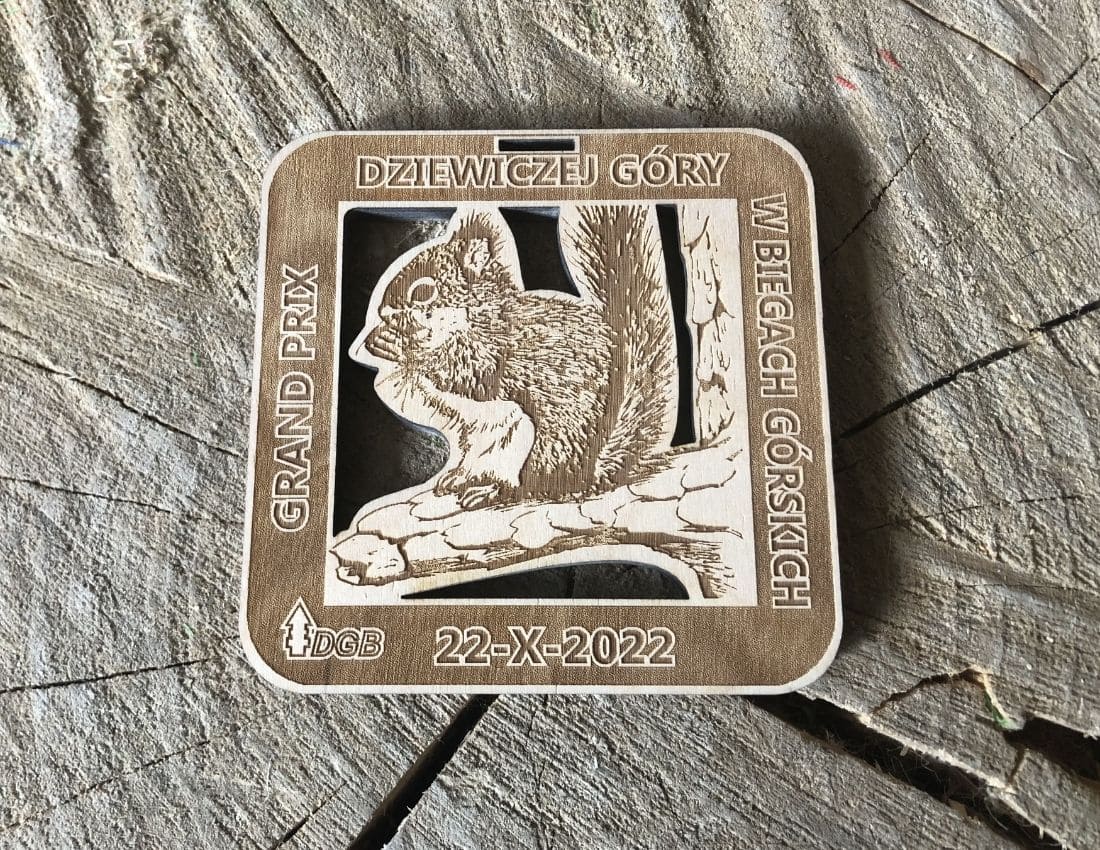 Projekt drewnianych medali 925