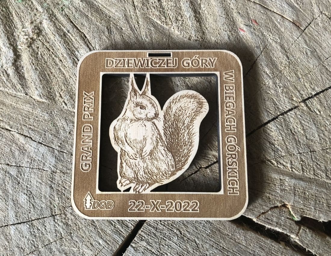 Projekt drewnianych medali 927