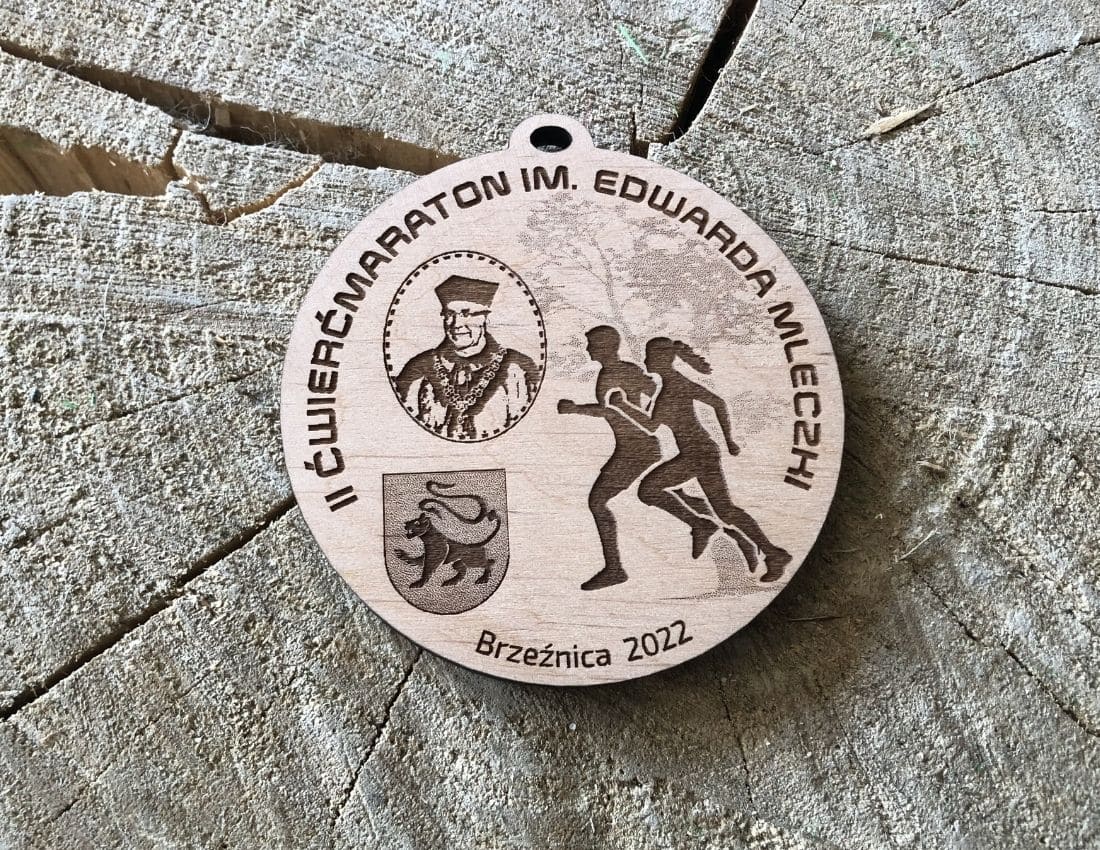 Projekt drewnianych medali 976
