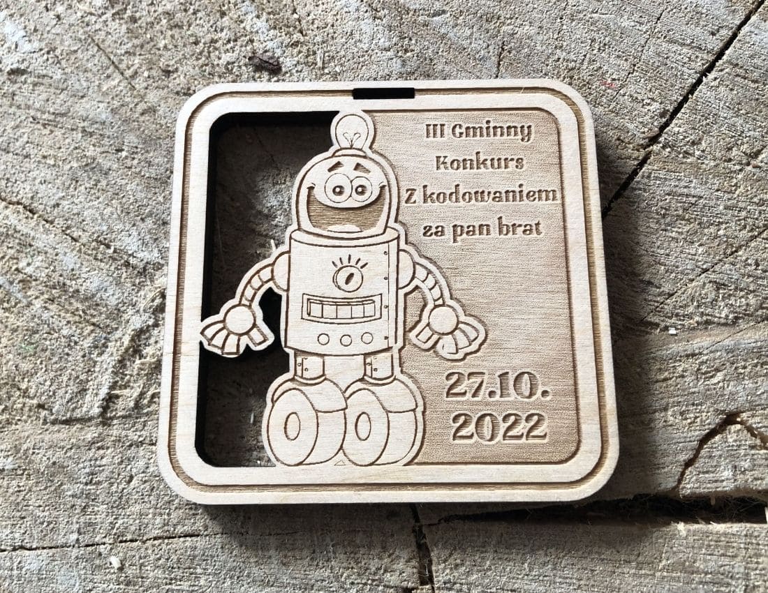 Projekt drewnianych medali 1012