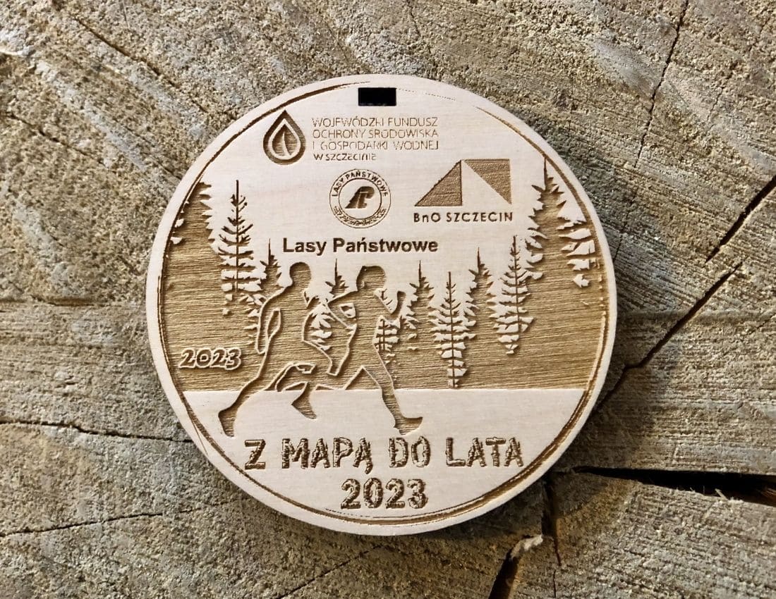 Projekt drewnianych medali 1201