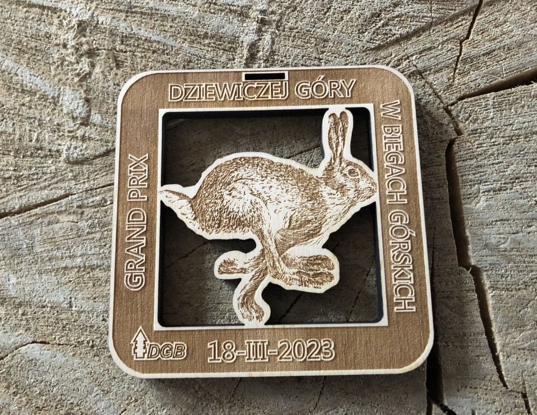 Projekt drewnianych medali 1233