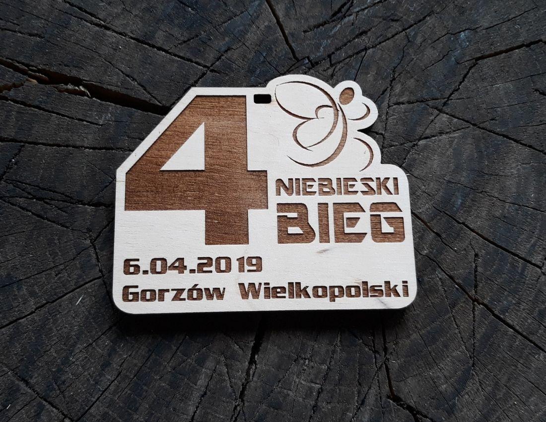 Projekt drewnianych medali 2202