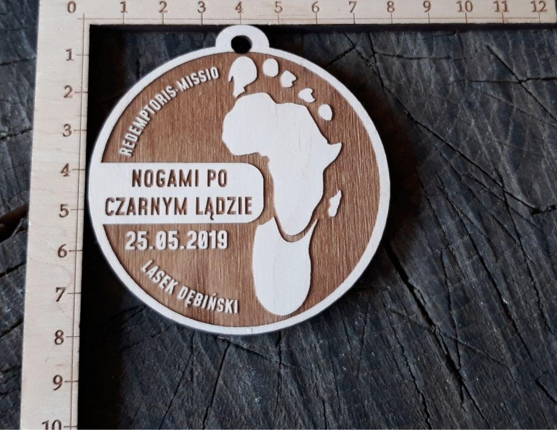 Projekt drewnianych medali 2100